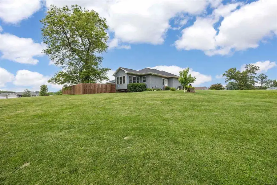 1062 Oak View Ct, Tipton, IA 52772 - Image #3