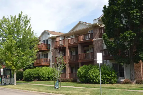 454 West Side Dr, Iowa City, IA 52246