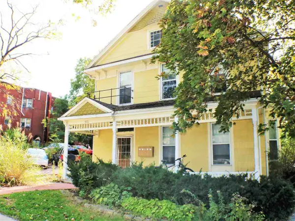 803 E College St, Iowa City, IA 52240