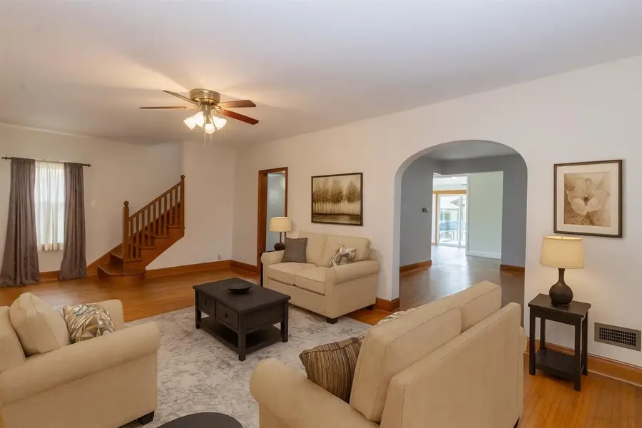 219 W Harrison, Washington, IA 52353 - Image #2