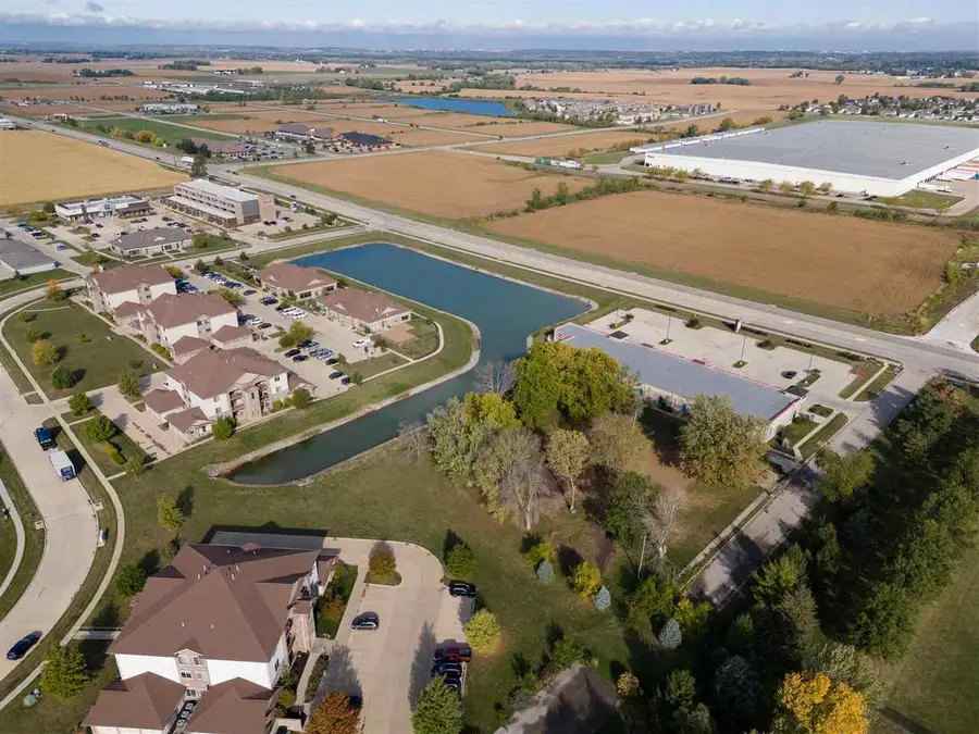 555 Country Ln, North Liberty, IA 52317 - Image #2