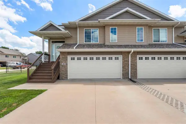 201 Sierra Park Dr., Hills, IA 52235