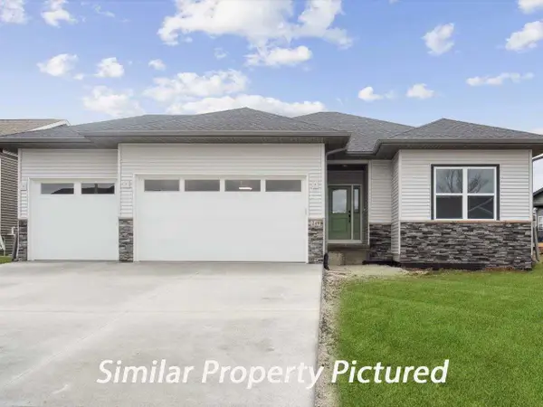 235 Chadwick Ln, Iowa City, IA 52245