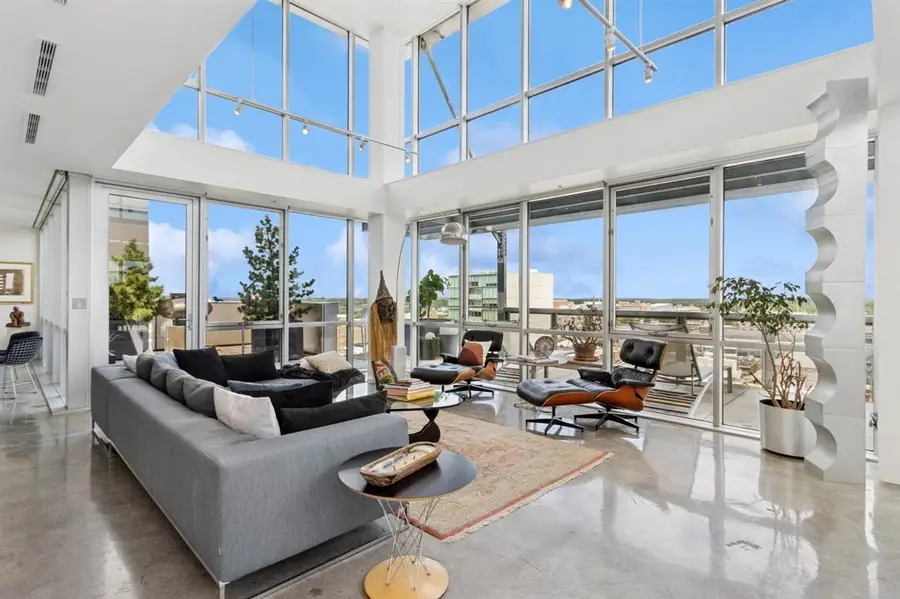 221 E College St, Iowa City, IA 52240 - Image #2