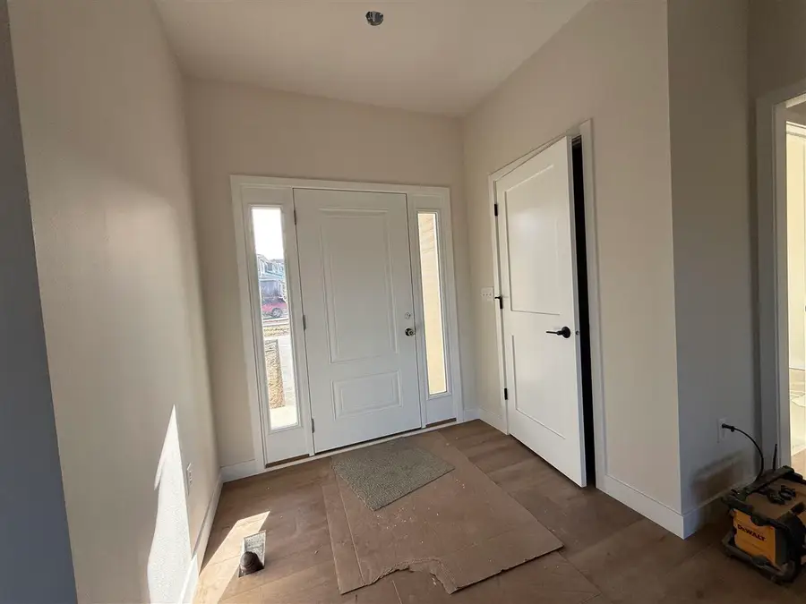 892 Silver Ln, Iowa City, IA 52245 - Image #2