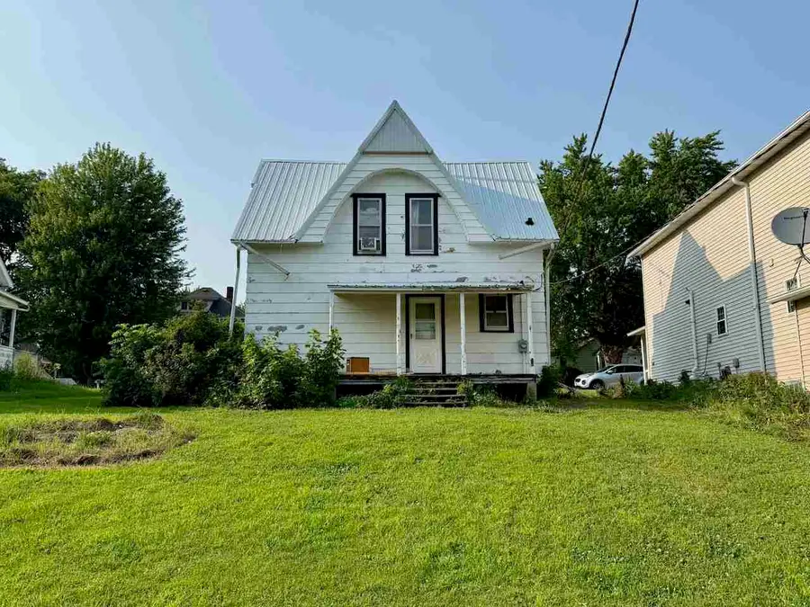 127 W Oak St, North English, IA 52316 - #3