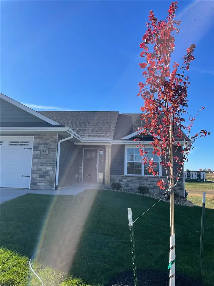 3831 Winnsboro Dr, Iowa City, IA 52245 - Image #2