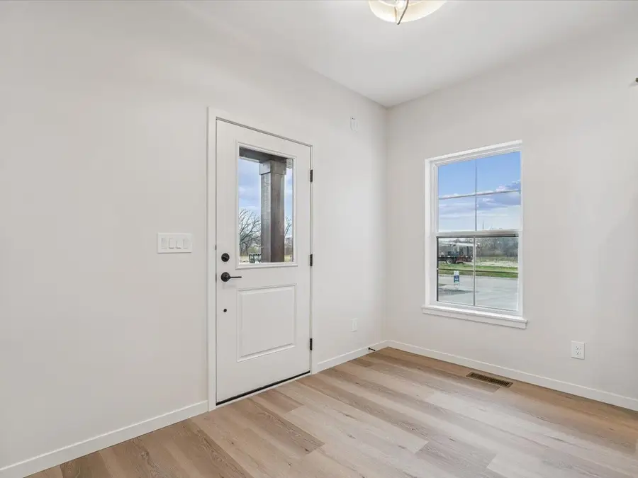 586 Maclan Cir, Iowa City, IA 52246 - Image #3