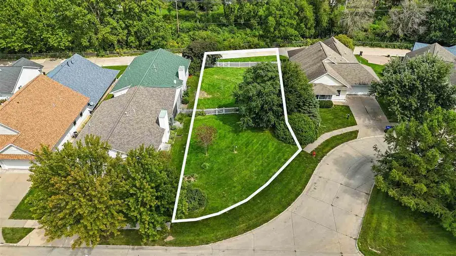 900 Longfellow Pl, Iowa City, IA 52240 - #2