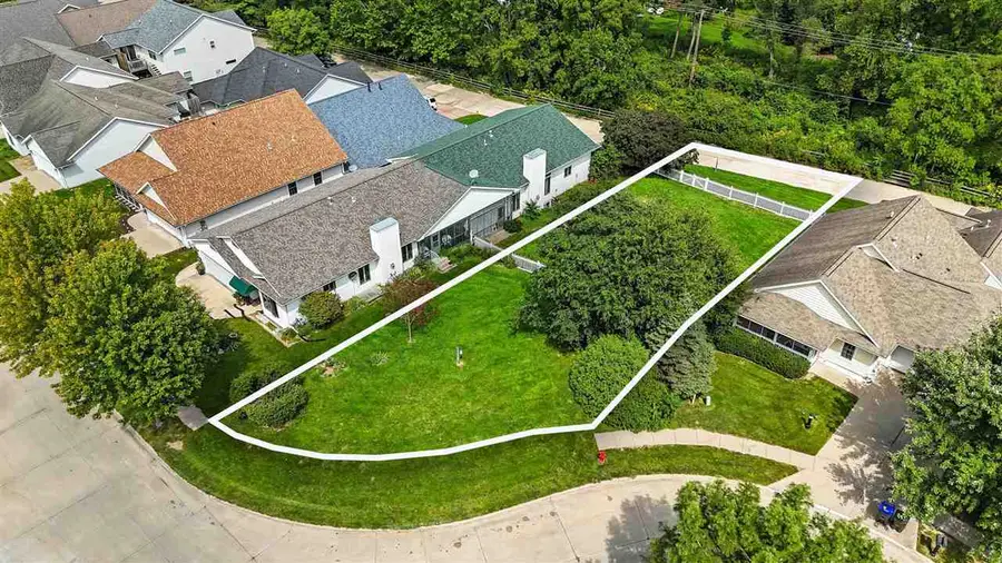 900 Longfellow Pl, Iowa City, IA 52240 - #3