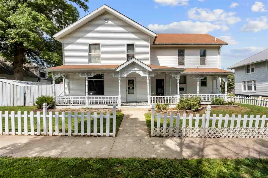 203 E Ash St, Winfield, IA 52659 - Image #2