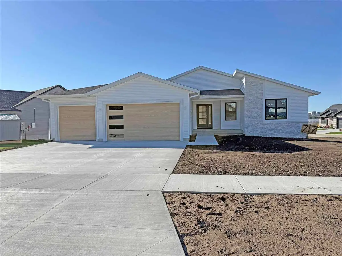 717 Pointer Cir, Center Point, IA 52213 - Image #1