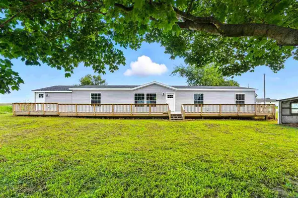 922 Fillmore St, Millersburg, IA 52308