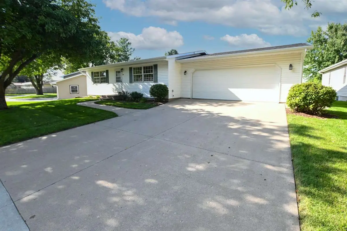 406 Plum St, Solon, IA 52333 - Image #1