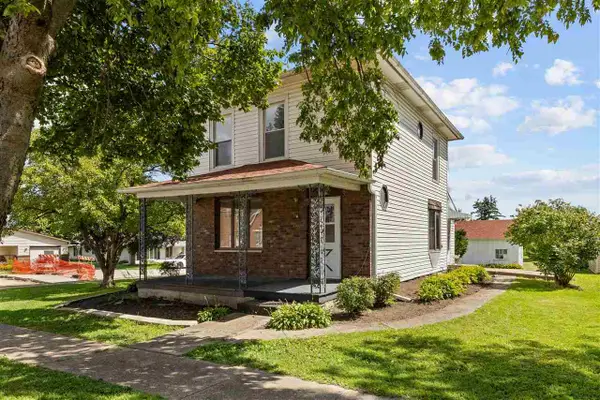 401 7th Ave, Clarence, IA 52216