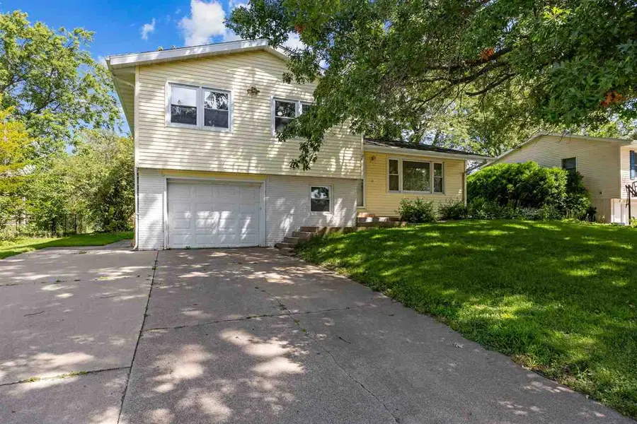 108 Parkview Ct, Tipton, IA 52772 - Image #2