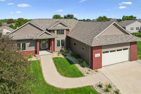 1570 Timber Wolf Dr, North Liberty, IA 52317
