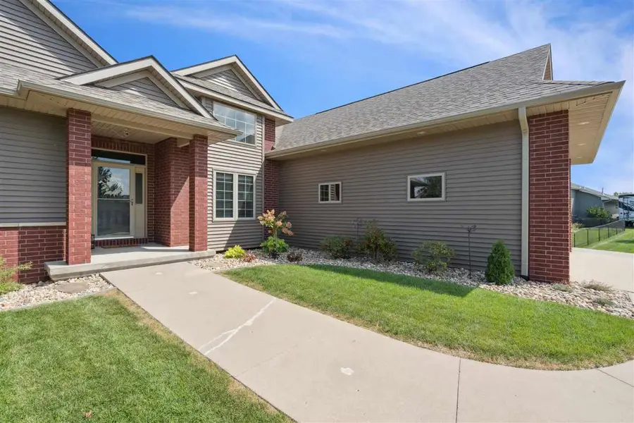 1570 Timber Wolf Dr, North Liberty, IA 52317 - Image #3