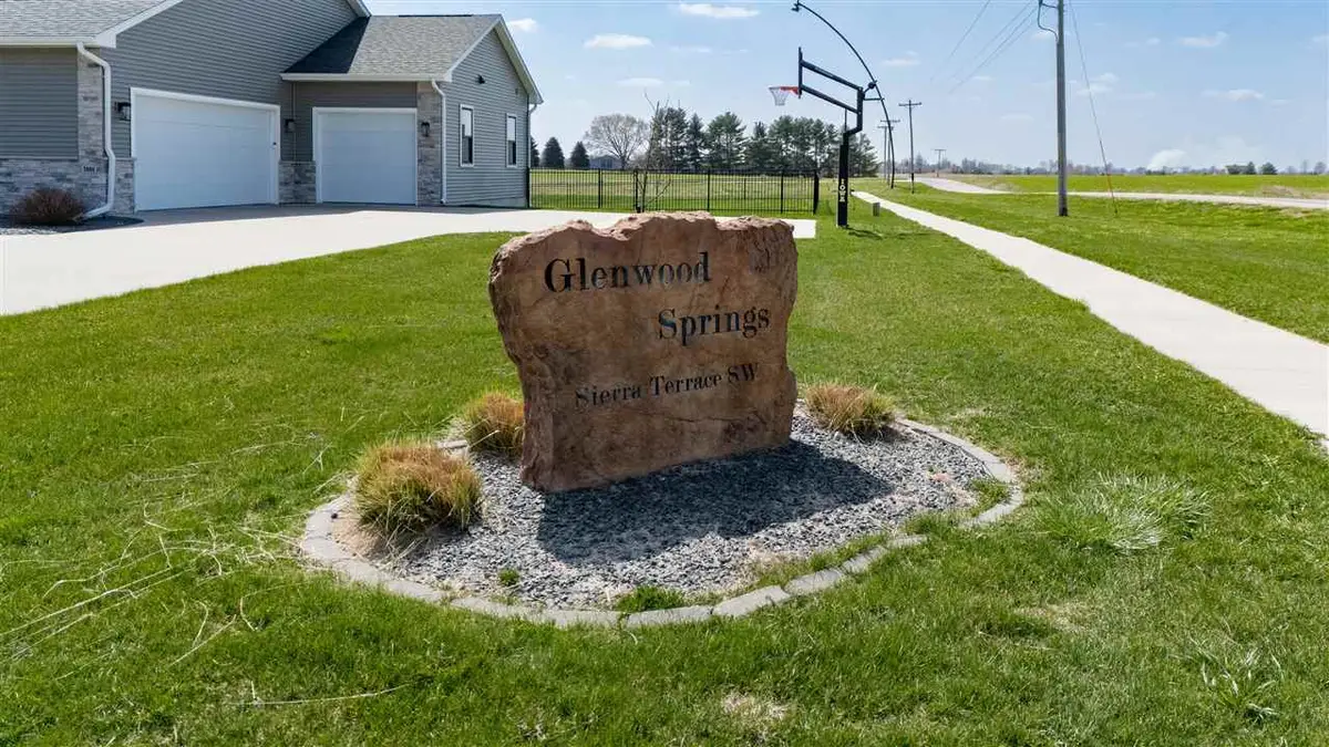 3804 Sierra Ter SW, Iowa City, IA 52240 - #1