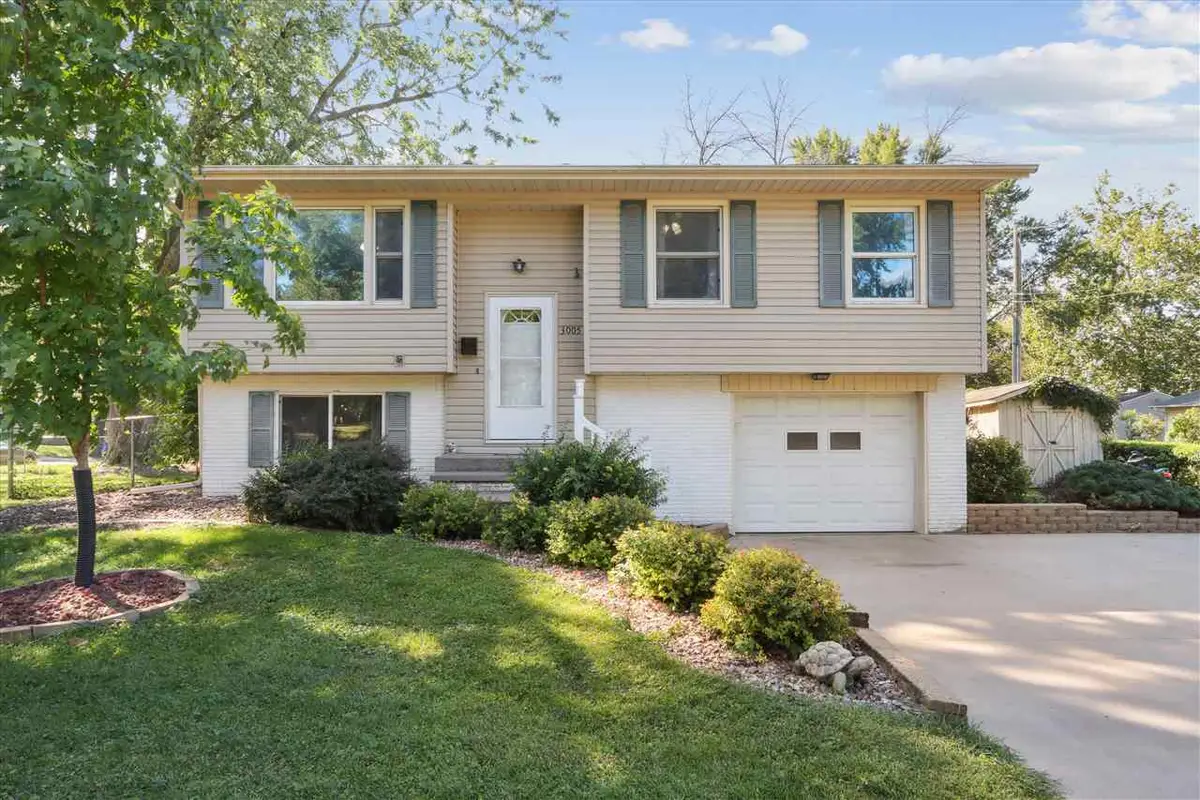 3005 Parkview Ave, Iowa City, IA 52240 - Image #1
