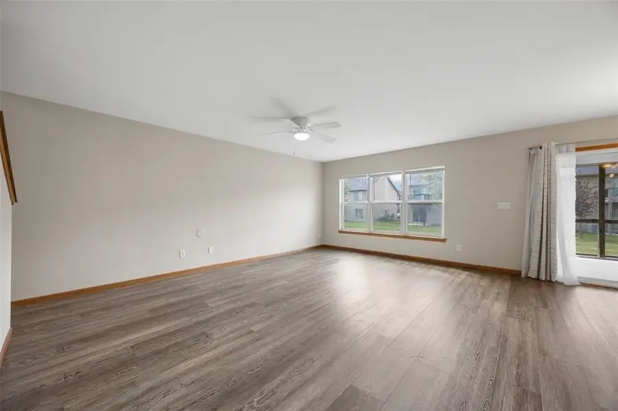 305 Windflower Ln, Solon, IA 52333 - Image #3