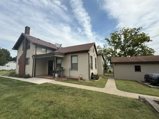 315 E Jackson St, Sigourney, IA 52591 - Image #2