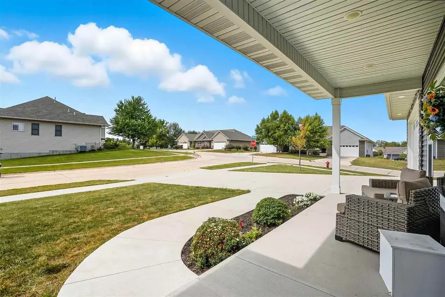 600 Majestic Oak Ridge, Solon, IA 52333 - Image #2