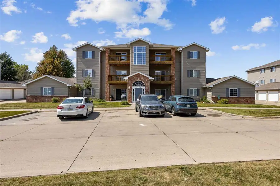 2743 Triple Crown Ln, Iowa City, IA 52240 - Image #2