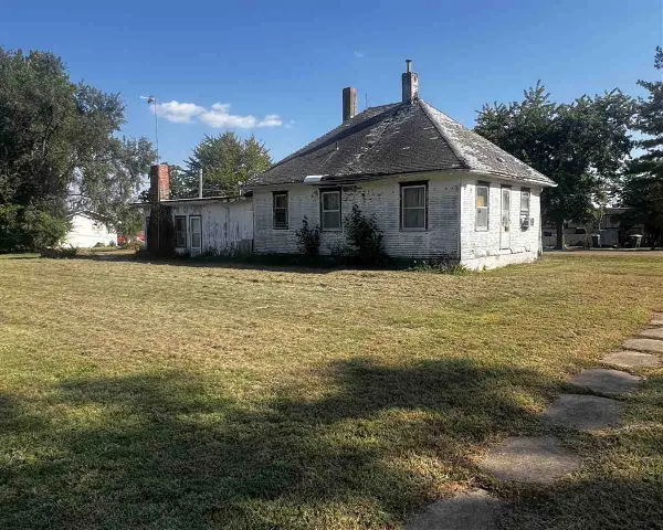 410 S Mechanic St, Brighton, IA 52540