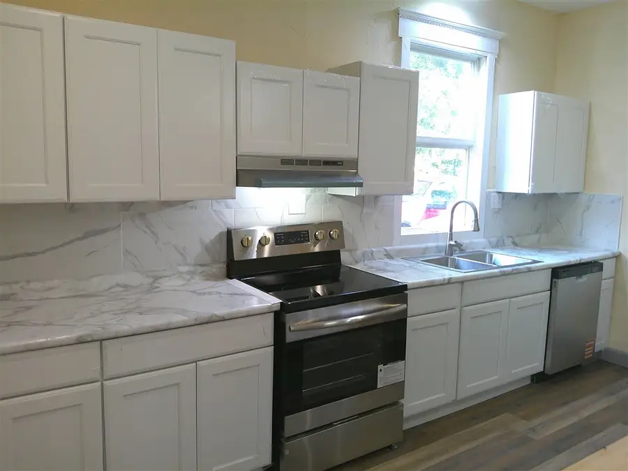 320 E Washington St, Sigourney, IA 52591 - Image #3