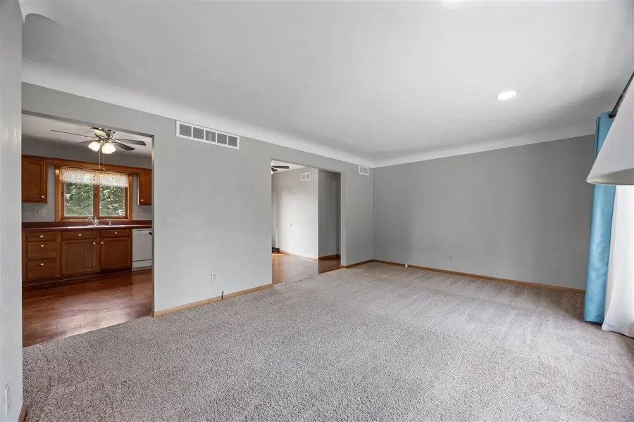 105 South St, Urbana, IA 52345 - Image #3