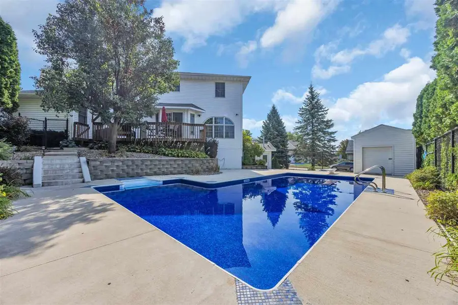 671 Barrington Rd, Iowa City, IA 52245 - Image #2