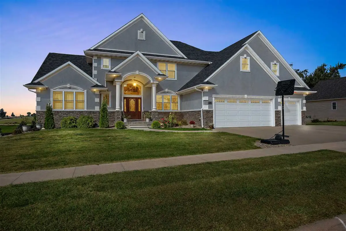 201 Sand Trap Cir, Tipton, IA 52772 - Image #1