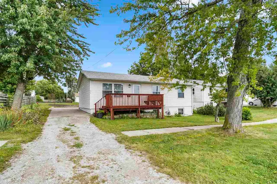 820 S Dubuque St, Solon, IA 52333 - Image #2