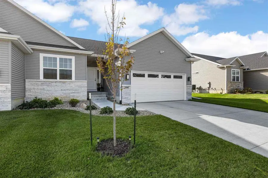 1942 Bowstring Dr, Marion, IA 52302 - Image #2