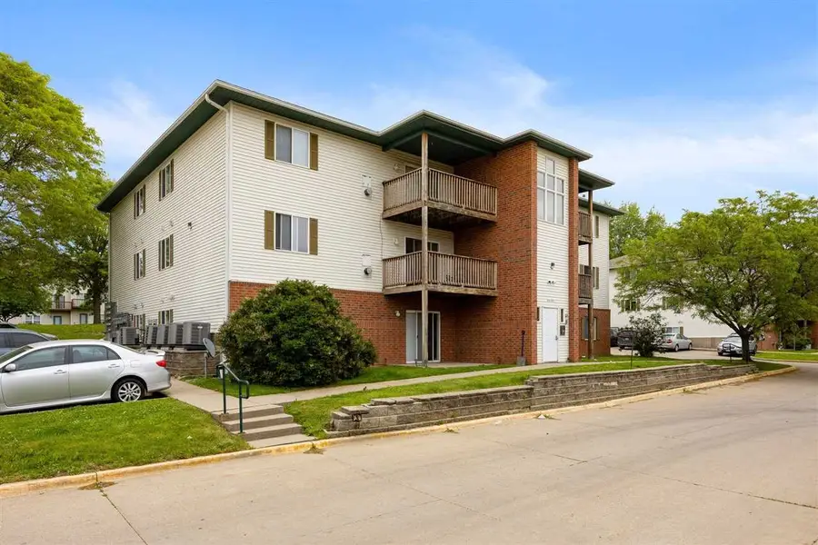 147 S Scott Blvd, Iowa City, IA 52245 - Image #2