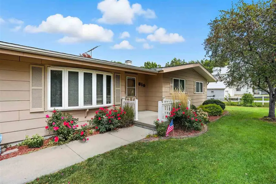 310 W 8th St, Washington, IA 52353 - Image #2