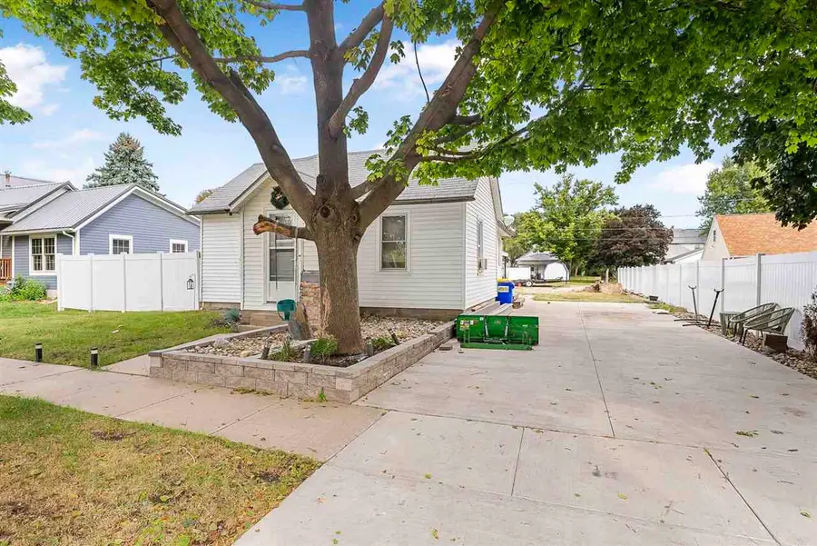 626 E Madison St, Washington, IA 52353 - Image #2