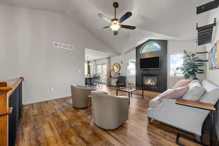 149 Country Club Ct, Anamosa, IA 52205 - Image #2