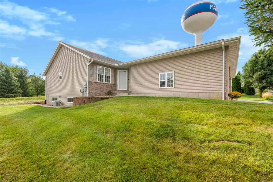 315 Highland Ct, Fairfax, IA 52228 - Image #2
