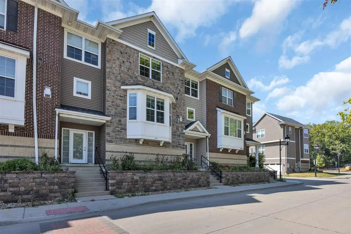 440 3rd Ave Apt 4, Coralville, IA 52241 - Image #1