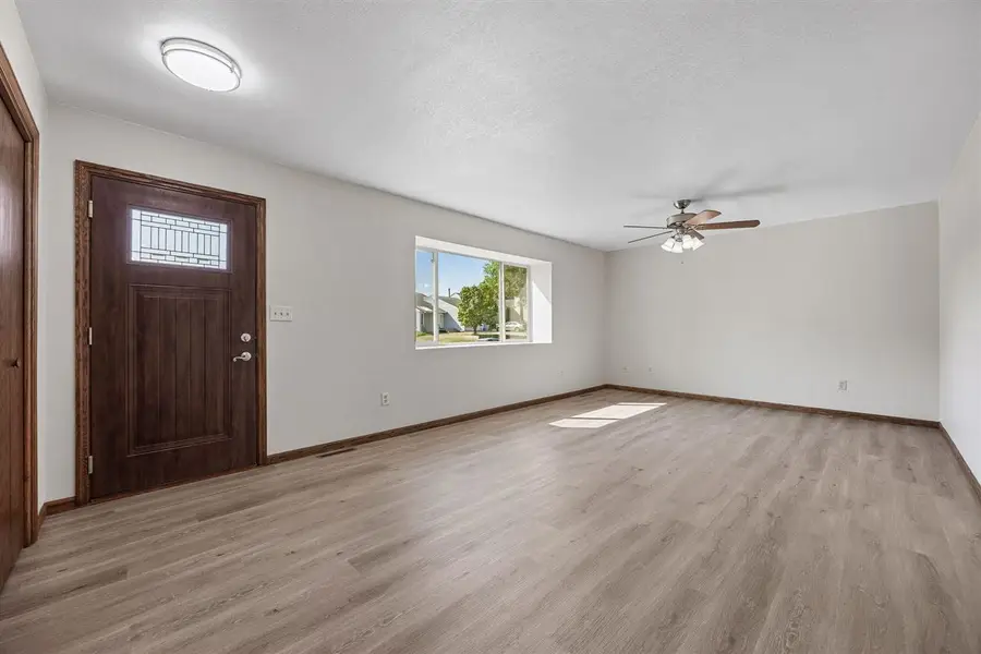 8 Wrexham Dr, Iowa City, IA 52246 - Image #2