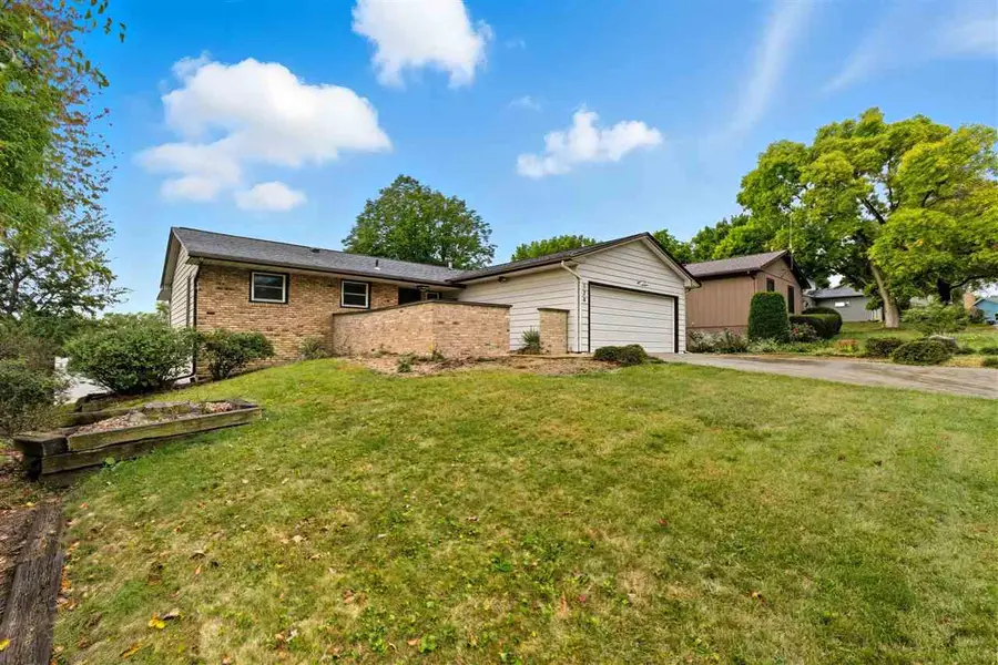 124 Penfro Dr, Iowa City, IA 52246 - Image #2