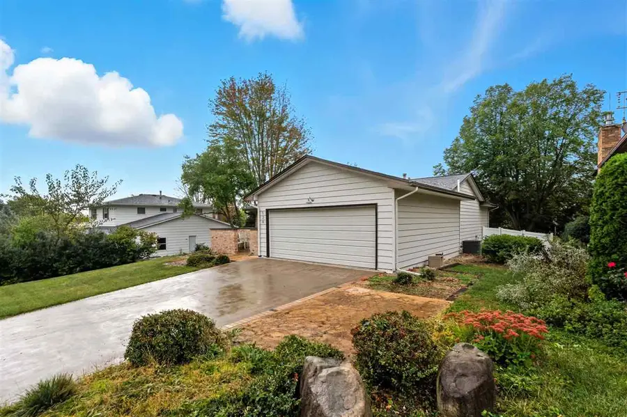 124 Penfro Dr, Iowa City, IA 52246 - Image #3