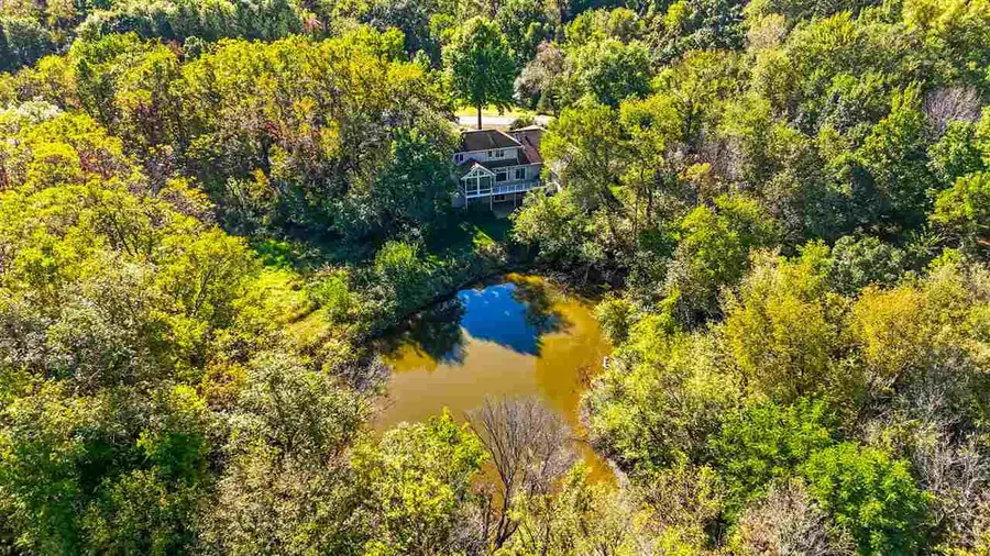 4672 Fox Ln NE, Iowa City, IA 52240 - Image #2