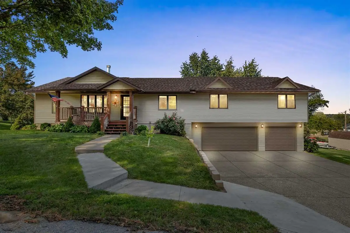 3438 Twin Lake View Dr NE, North Liberty, IA 52317 - Image #1