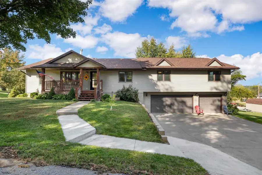 3438 Twin Lake View Dr NE, North Liberty, IA 52317 - Image #2