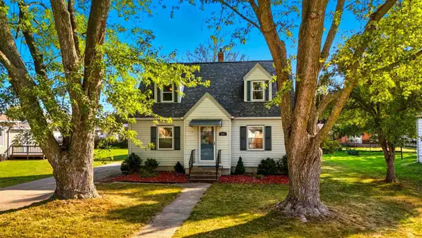 608 5th St, Kalona, IA 52247