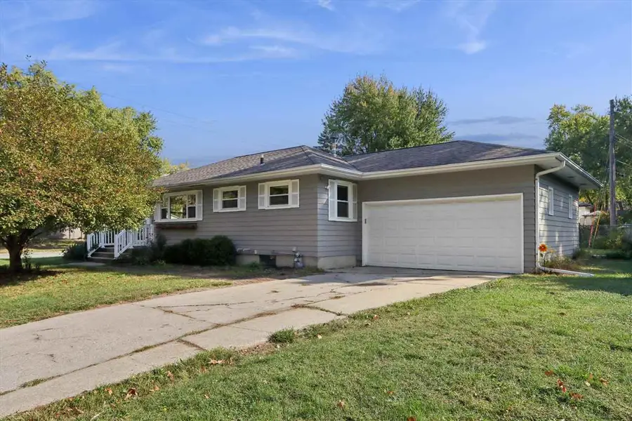 1402 Laurel St, Iowa City, IA 52240 - Image #2