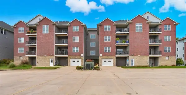 1092 Walnut Ave, Riverside, IA 52327